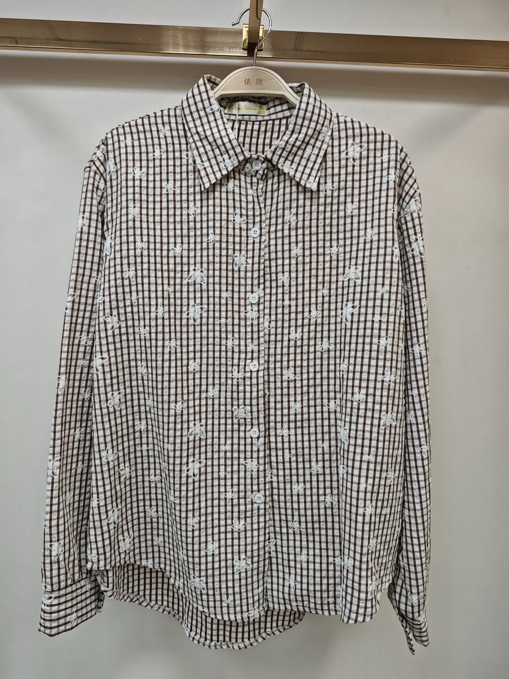0415 — Beige/White