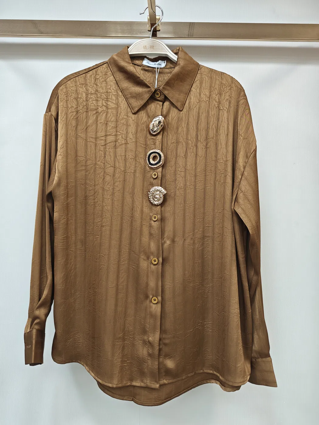 0676 — Brown-Gold